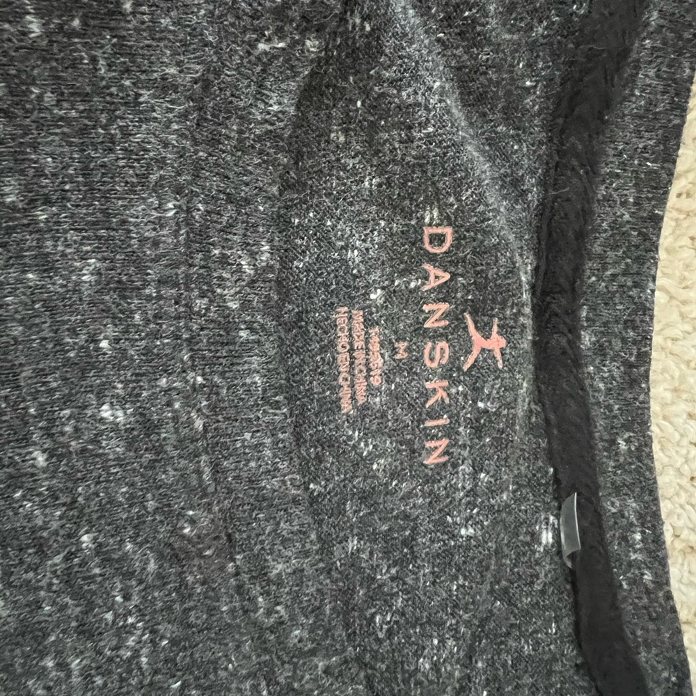 ⭐️ Firm Price ⭐️ NWOT Danskin Medium Tank tops - Picture 5 of 5